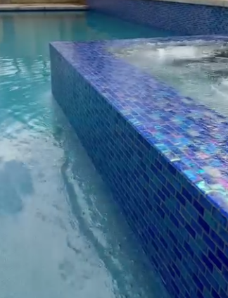 Jasa Pemasangan Keramik Kolam Renang